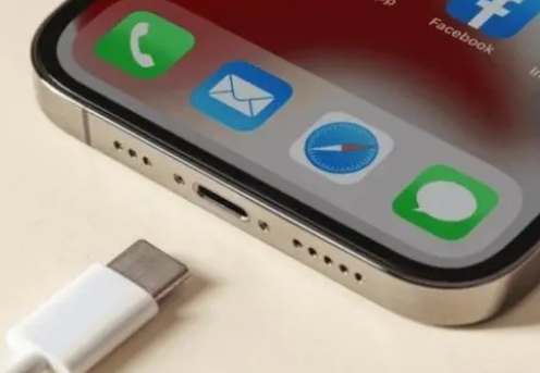 溧阳苹果15维修分享iPhone15改USB-C接口后能和安卓用户互借充电器吗 